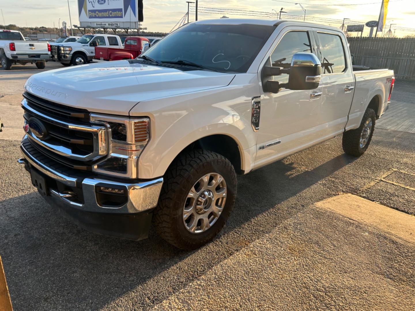 2021 White Ford F-250 SD King Ranch Crew Cab 4WD (1FT8W2BT5ME) with an 6.7L V8 OHV 16V DIESEL engine, 6A transmission, located at 1687 Business 35 S, New Braunfels, TX, 78130, (830) 625-7159, 29.655487, -98.051491 - Photo#0